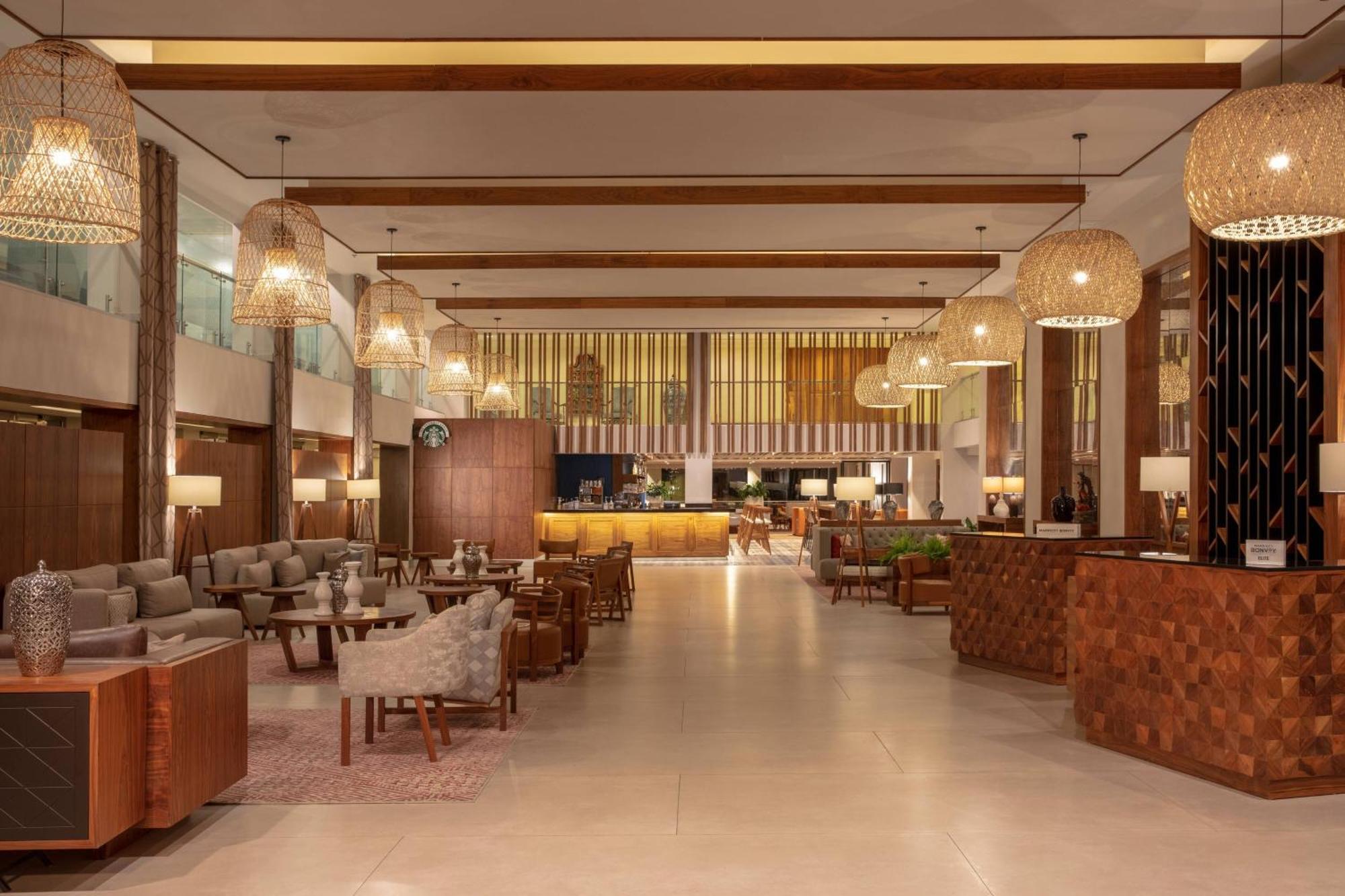 Fiesta Americana Hacienda אישטפאן דה לה סאל מראה חיצוני תמונה The lobby of the hotel