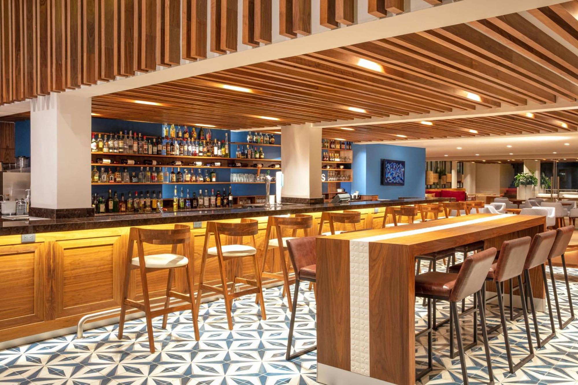 Fiesta Americana Hacienda אישטפאן דה לה סאל מראה חיצוני תמונה The bar at the lounge