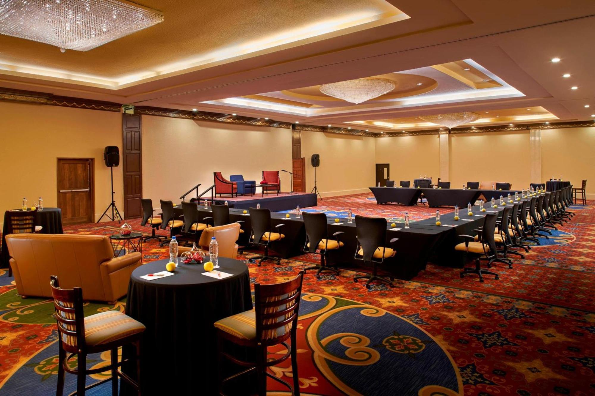 Fiesta Americana Hacienda אישטפאן דה לה סאל מראה חיצוני תמונה The ballroom at the Sheraton Jumeirah Hotel