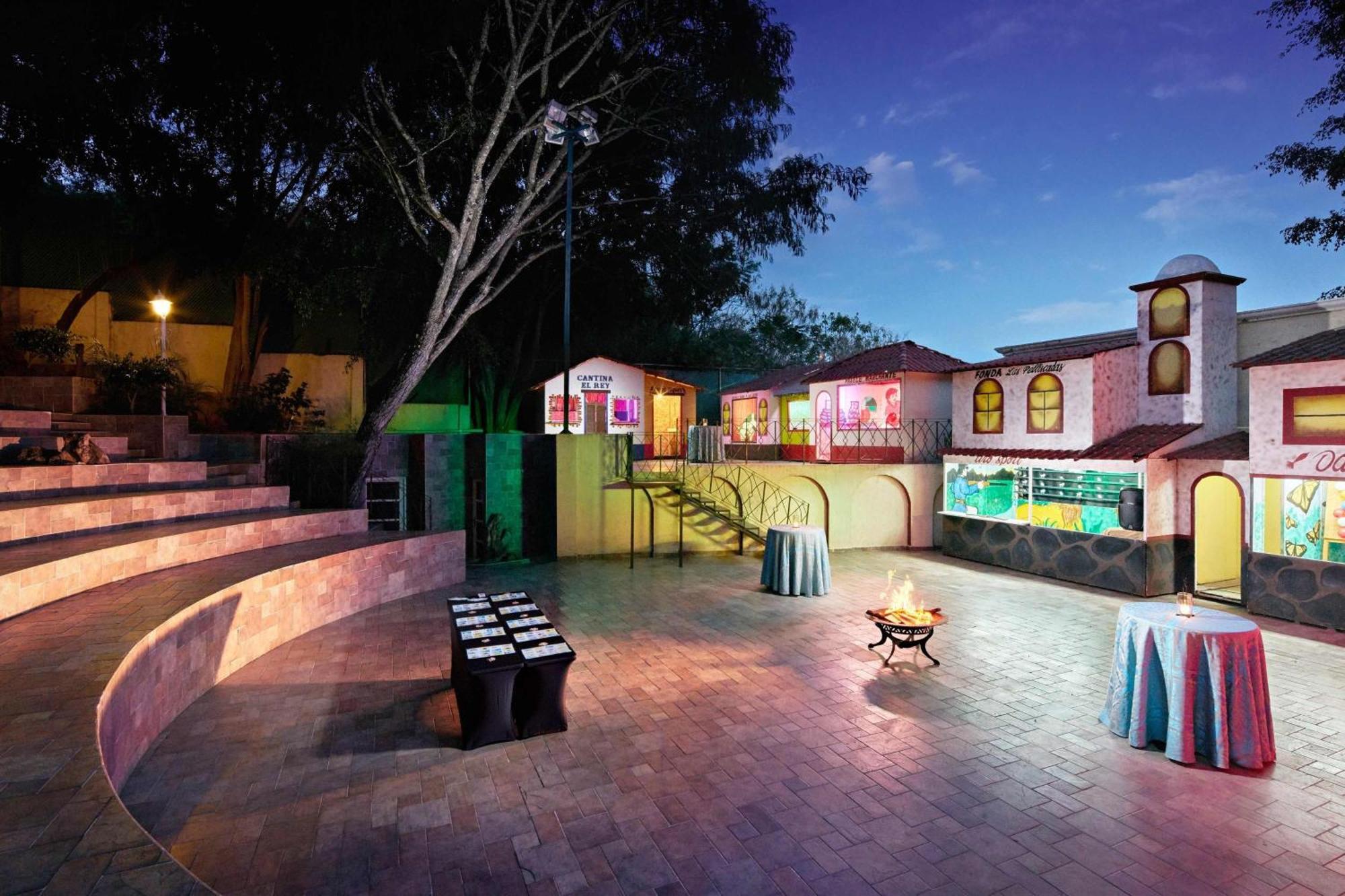 Fiesta Americana Hacienda אישטפאן דה לה סאל מראה חיצוני תמונה The Village at the Discovery Cube