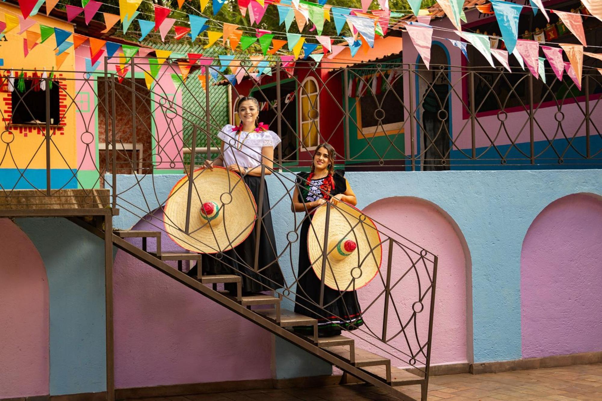 Fiesta Americana Hacienda אישטפאן דה לה סאל מראה חיצוני תמונה Dancers at the 2007 festival