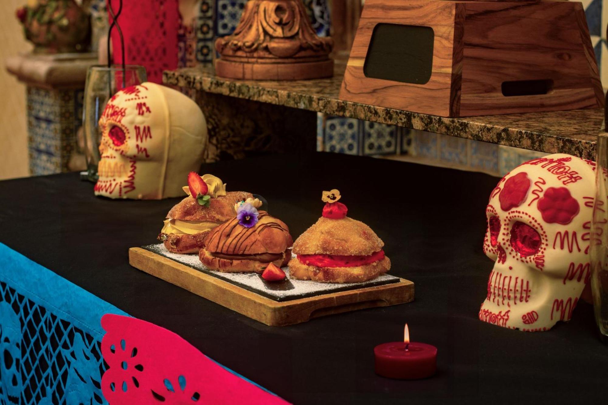 Fiesta Americana Hacienda אישטפאן דה לה סאל מראה חיצוני תמונה Burger King's Day of the Dead themed sandwiches