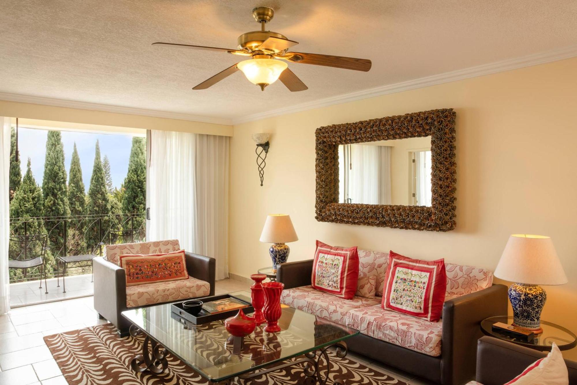 Fiesta Americana Hacienda אישטפאן דה לה סאל מראה חיצוני תמונה A living room
