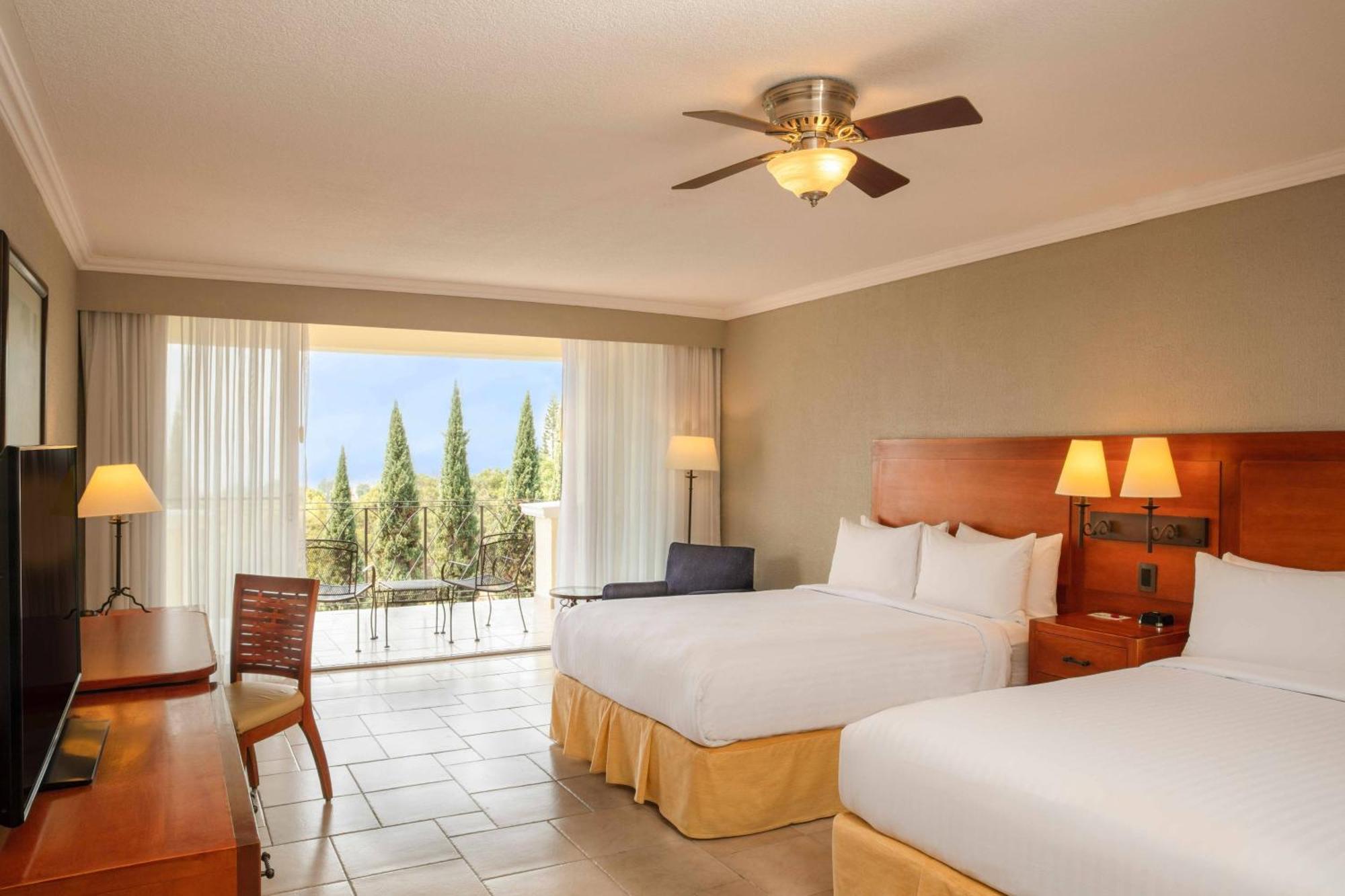 Fiesta Americana Hacienda אישטפאן דה לה סאל מראה חיצוני תמונה A guest room at the Hilton San Diego Bayfront