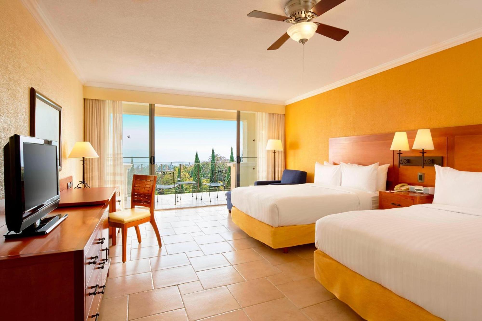 Fiesta Americana Hacienda אישטפאן דה לה סאל מראה חיצוני תמונה A guest room at the Hilton San Diego Bayfront